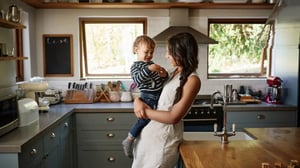 woman-child-in-the-kitchen
