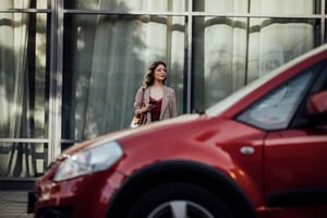 woman_walking_to_her_car_mobile